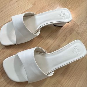 Zara Women’s White Heels/pumps size 7